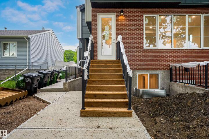 Property Photo:  9747 65 Avenue NW  AB T6E 0K5 