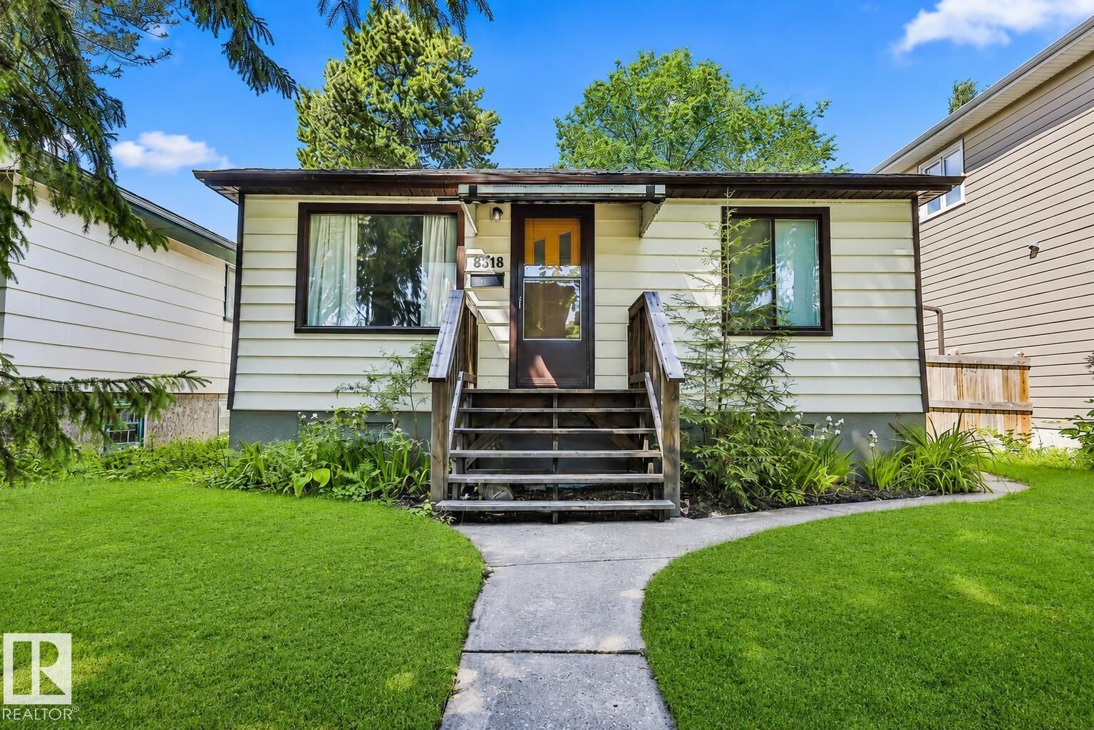 Property Photo:  8318 80 Avenue NW  AB T6C 0T1 