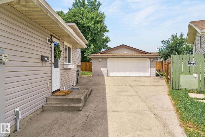 Property Photo:  14612 29 Street NW  AB T5Y 2A3 
