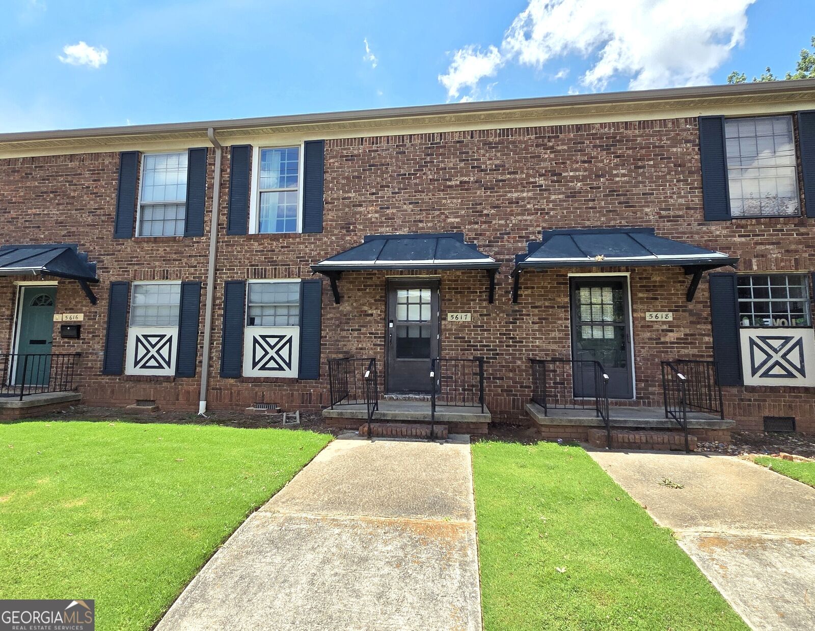 Property Photo:  5617 Kingsport Drive NE  GA 30342 