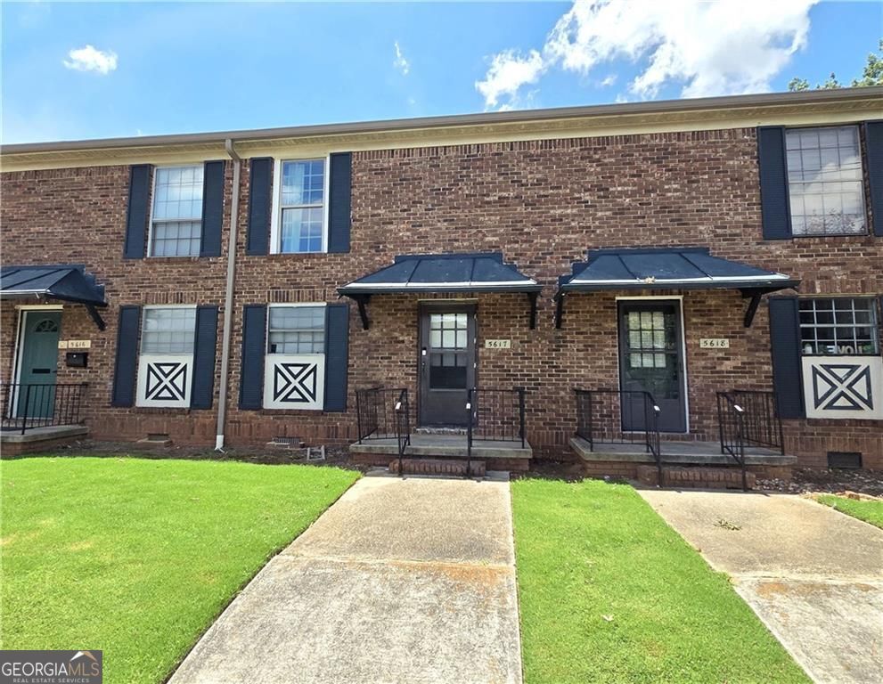 Property Photo: 5617 Kingsport Drive NE GA 30342