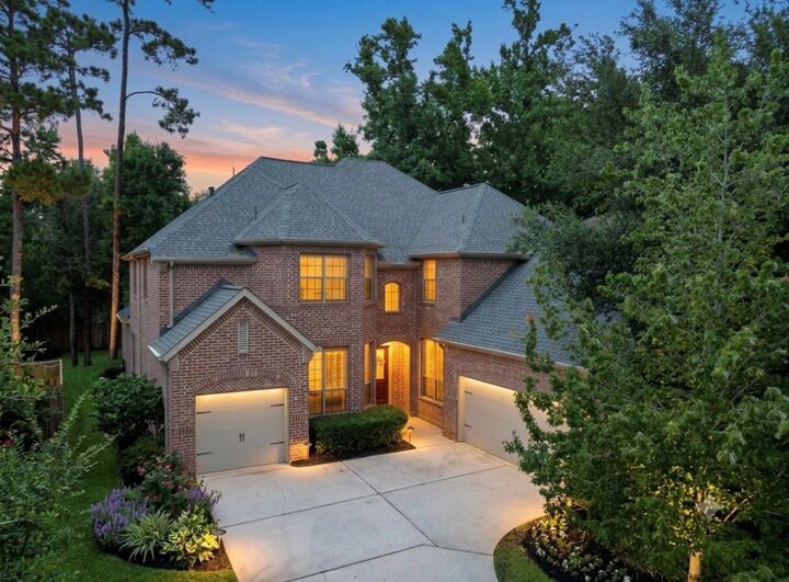 Property Photo: 107 N Almondell Circle TX 77354