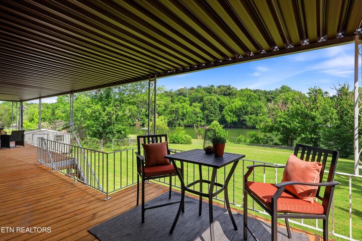Property Photo: 1809 River Shores Drive TN 37914