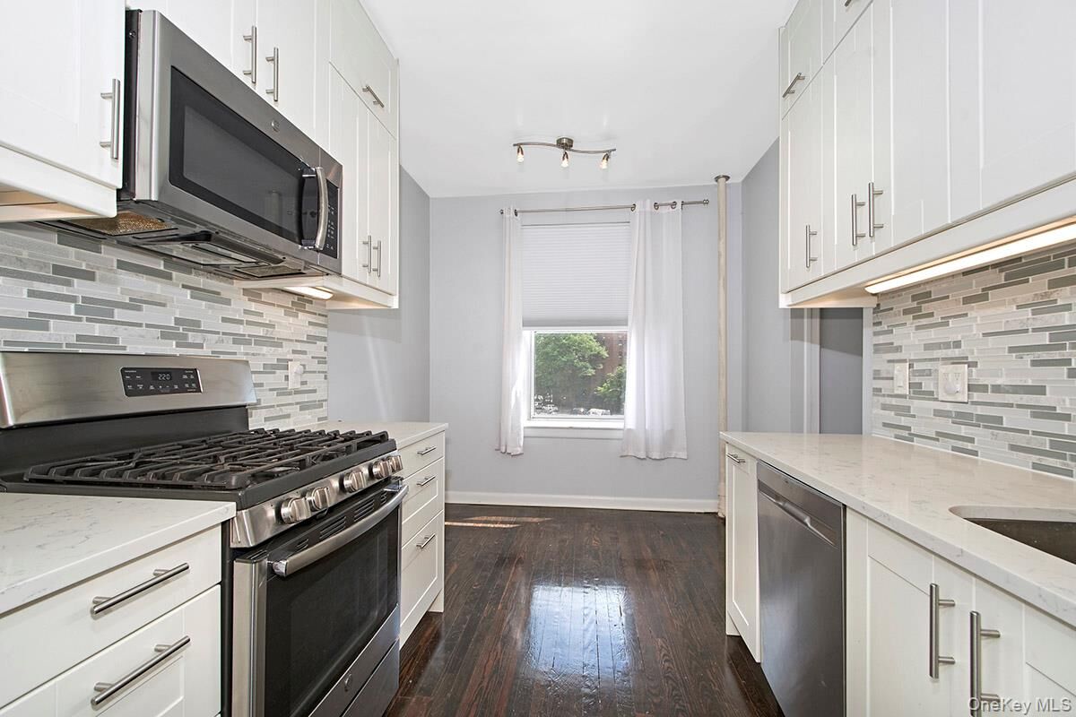 Property Photo:  472 Gramatan Avenue Dd3  NY 10552 