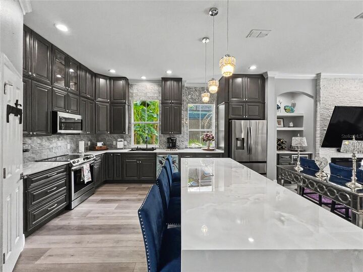 Property Photo:  816 Runner Oak Street  FL 34747 