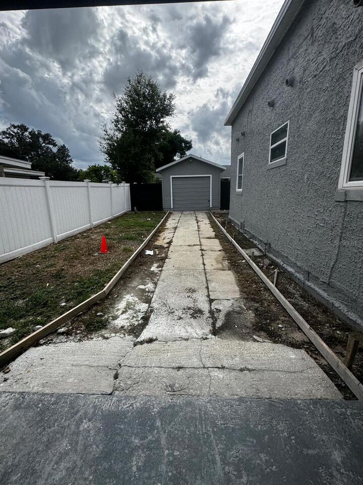 Property Photo:  