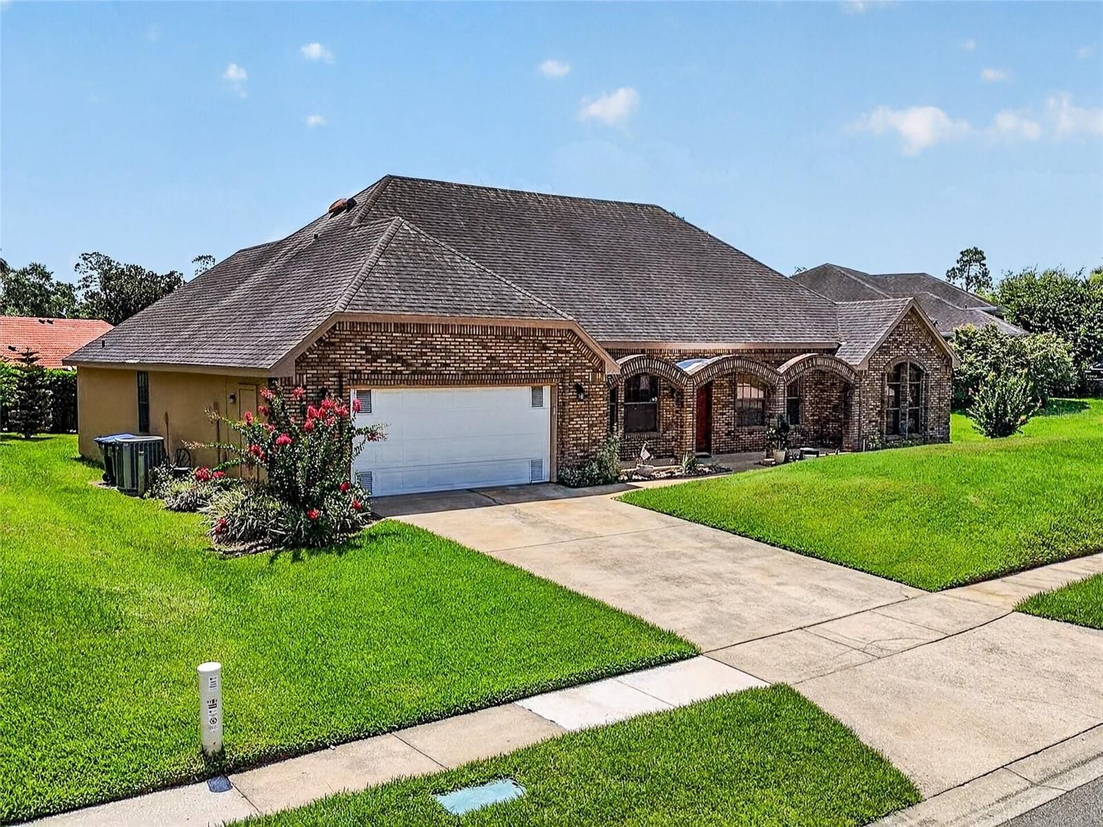 Property Photo: 9731 Sibley Circle FL 32836