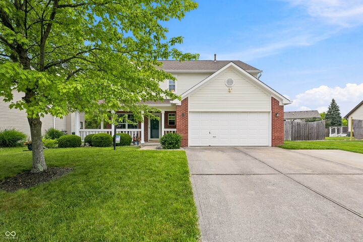 Property Photo:  205 Easton Point Way  IN 46142 