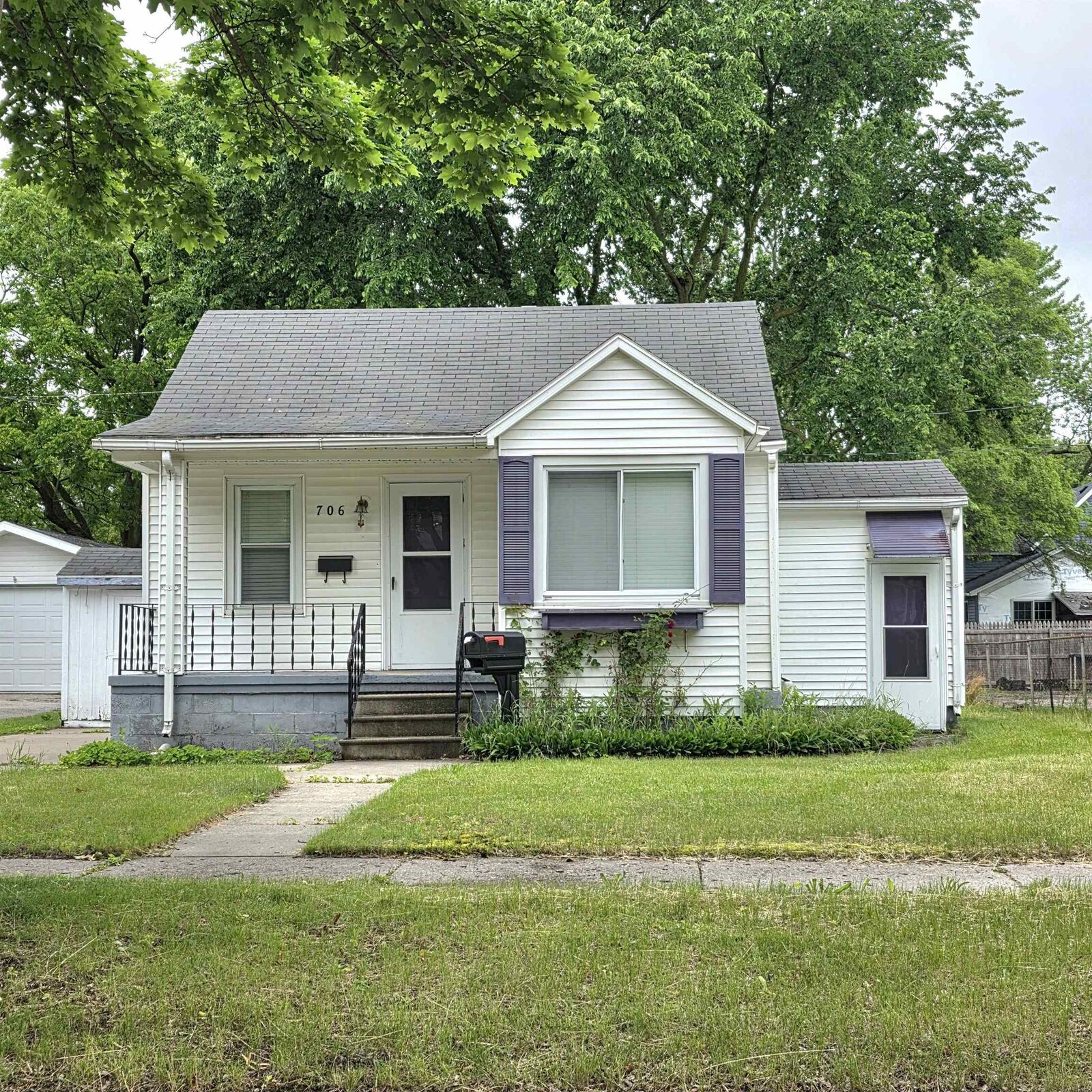 Property Photo: 706 Oak Street MI 48732