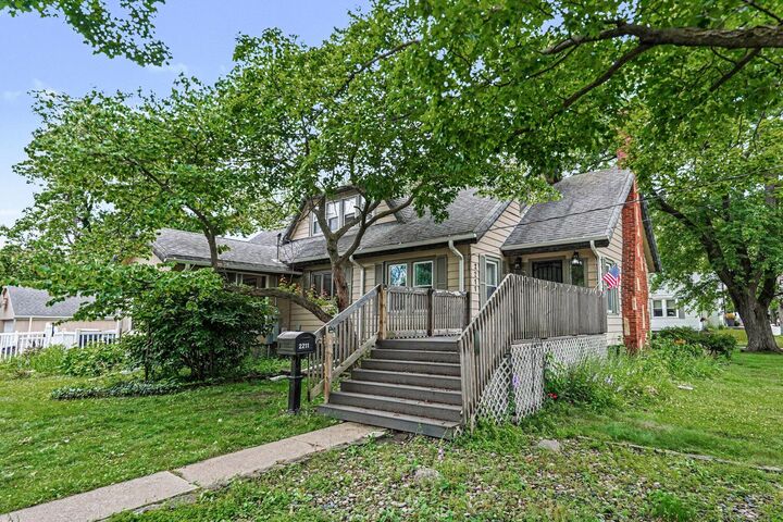 Property Photo:  2211 Morton Avenue  MI 49085 