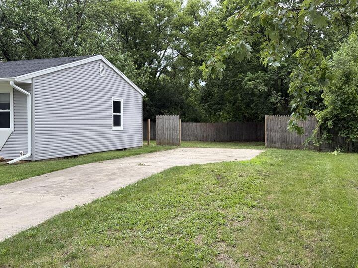 Property Photo:  216 Ardmoor Drive  MI 49037 