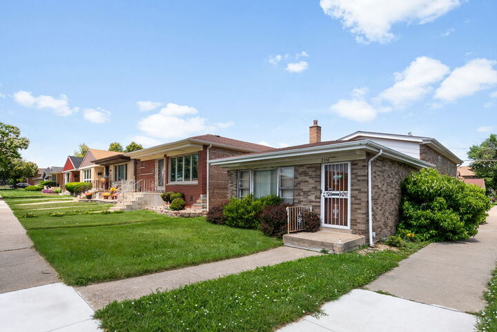 Property Photo:  2558 E 93rd Street  IL 60617 