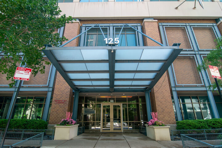 Property Photo: 125 E 13th Street 613 IL 60605