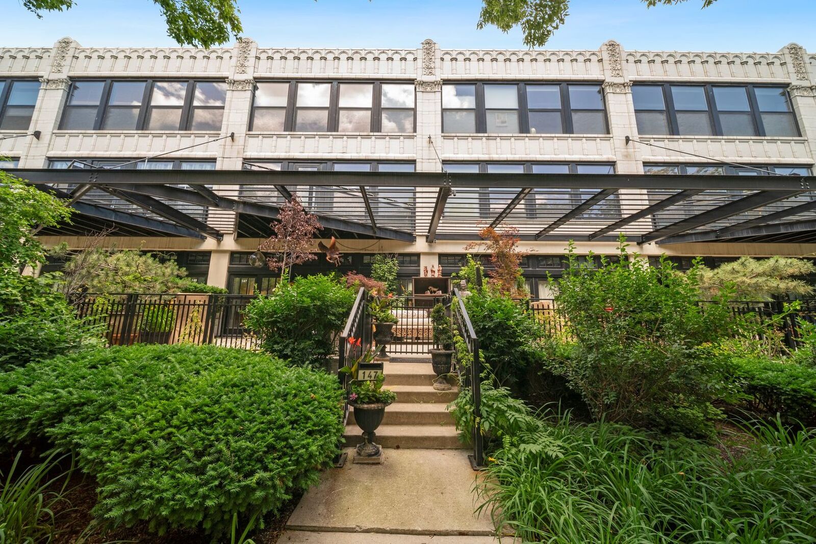 Property Photo: 1070 W 15th Street 147 IL 60608