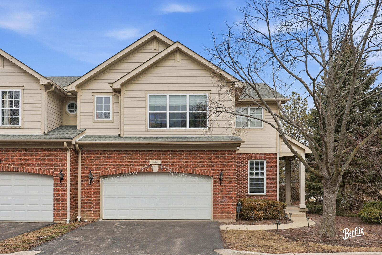 Property Photo: 384 W Pointe Drive IL 60061