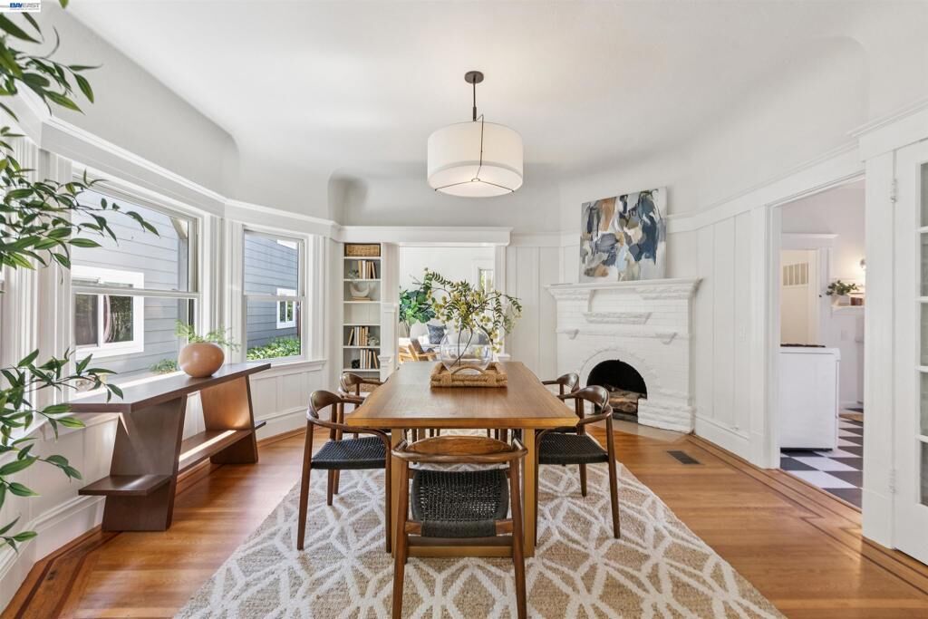 Property Photo: 2607 Alcatraz Ave CA 94705