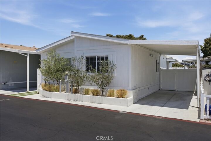 Property Photo:  260 Mayflower  CA 92660 