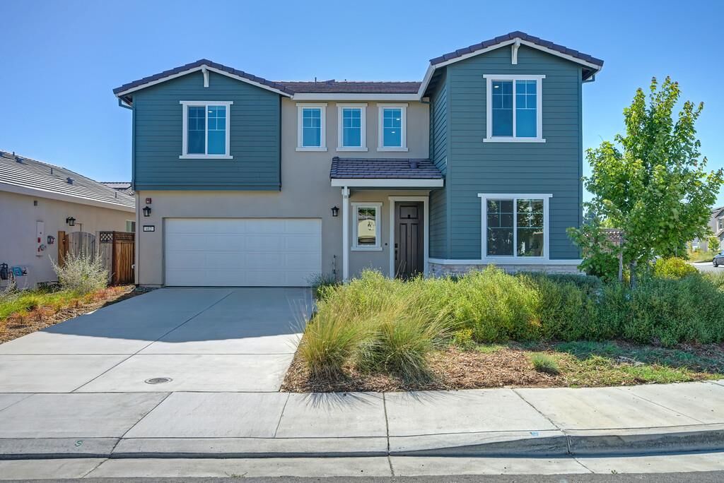 Property Photo:  412 Fallen Leaf Street  CA 95605 