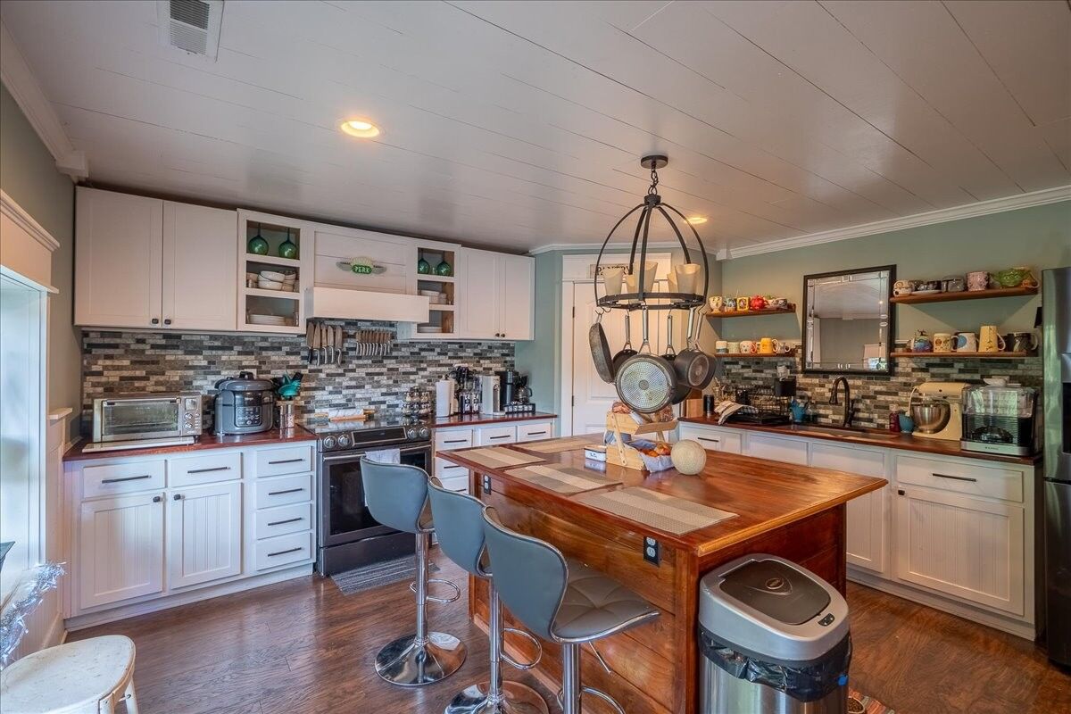 Property Photo: 102 Church St TN 37144