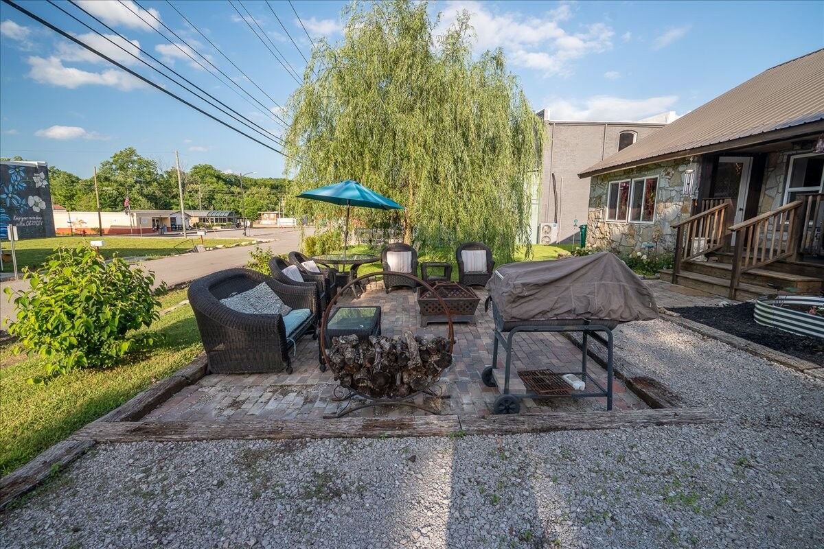 Property Photo: 102 Church St TN 37144