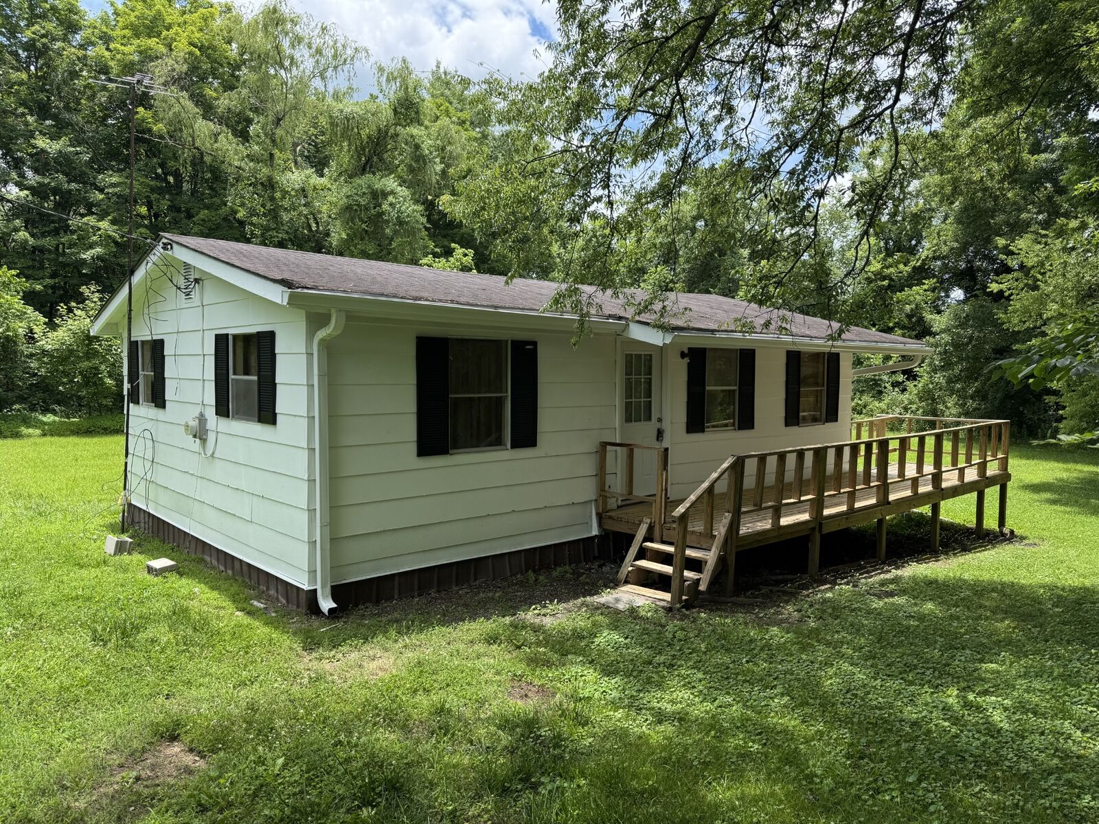 Property Photo: 107 Coffey St TN 37183