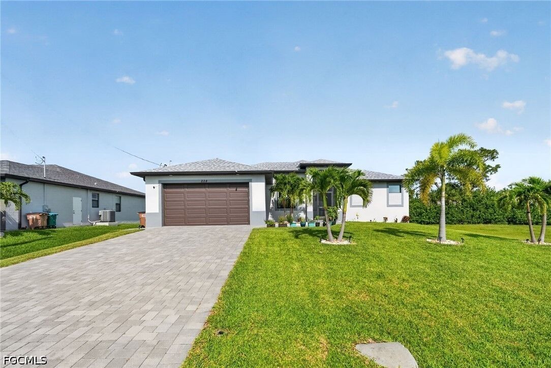 Property Photo: 228 SW 31st Place FL 33991