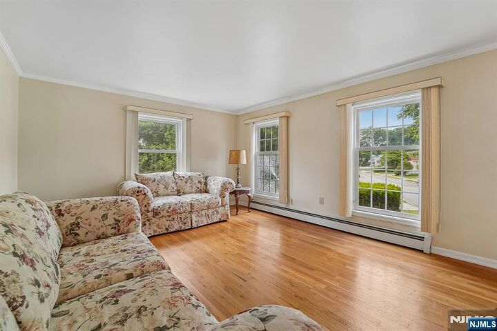 Property Photo:  62 Parkway  NJ 07662 