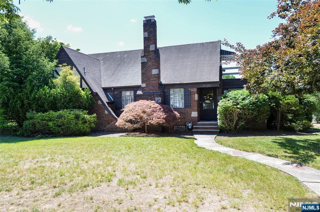 Property Photo:  15-06 Morlot Avenue  NJ 07410 