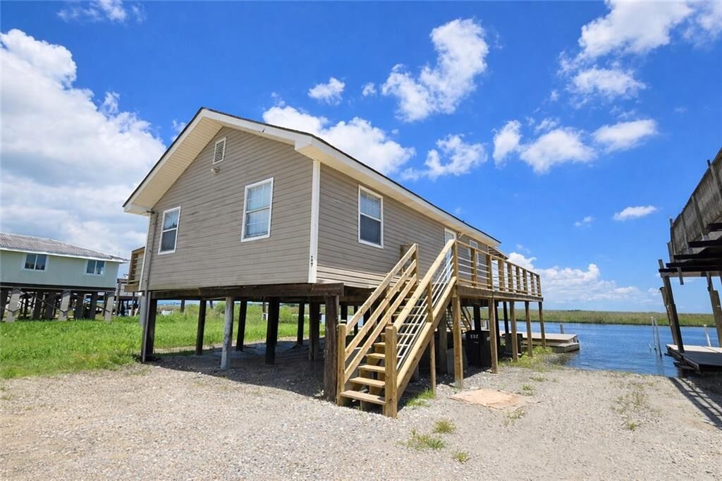Property Photo:  697 Martin Lane  LA 70083 