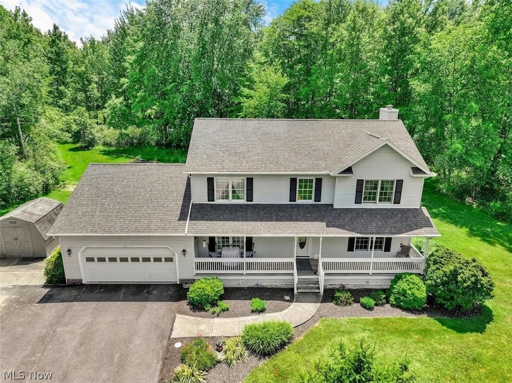 Property Photo:  17800 Settlers Trail  OH 44023 