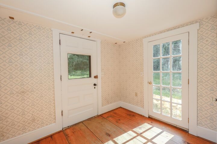 Property Photo:  107 Greenfield Road  NH 03070 