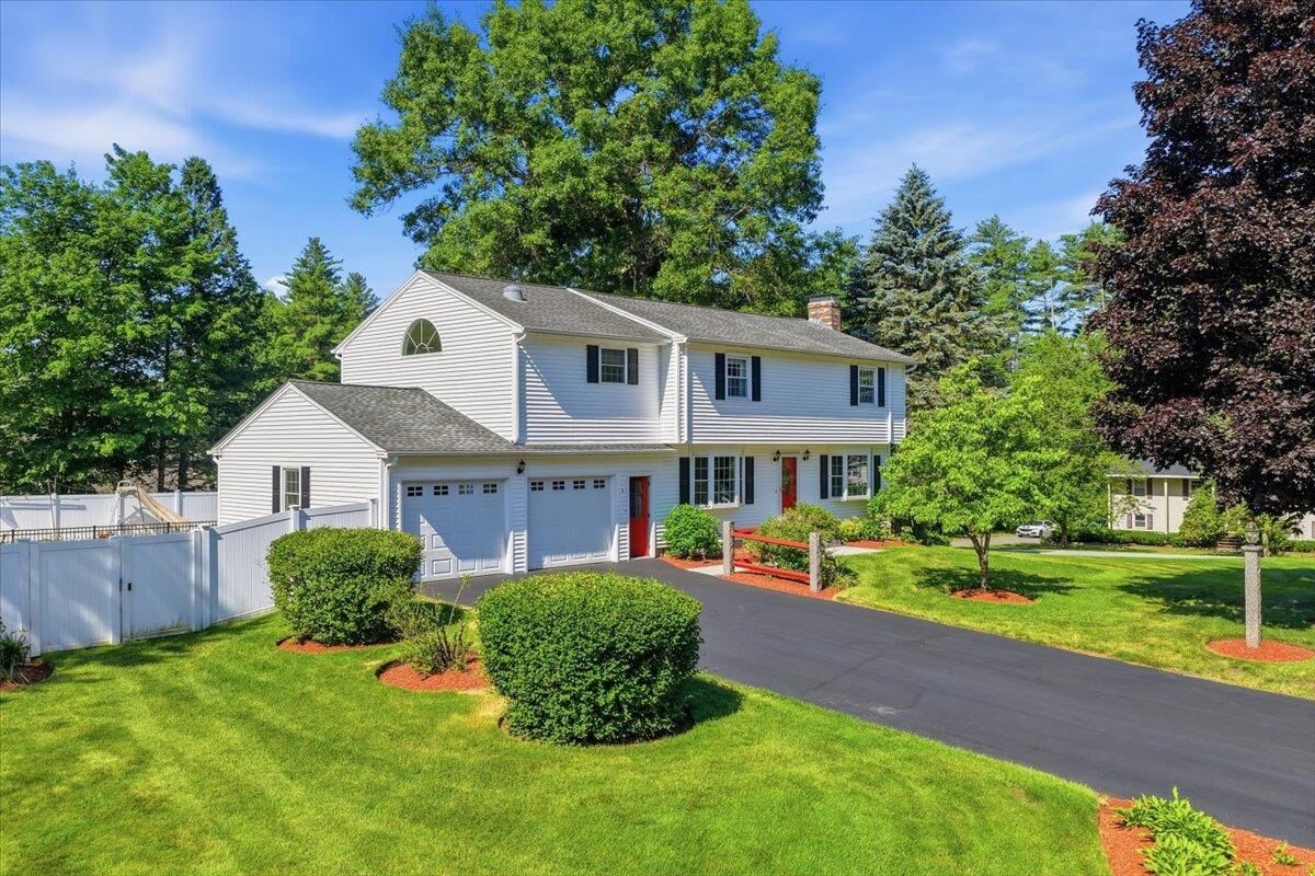 Property Photo:  1 Valleyview Drive  NH 03054 
