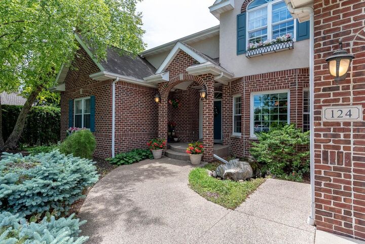 Property Photo: 124 Mayan Way MN 56001