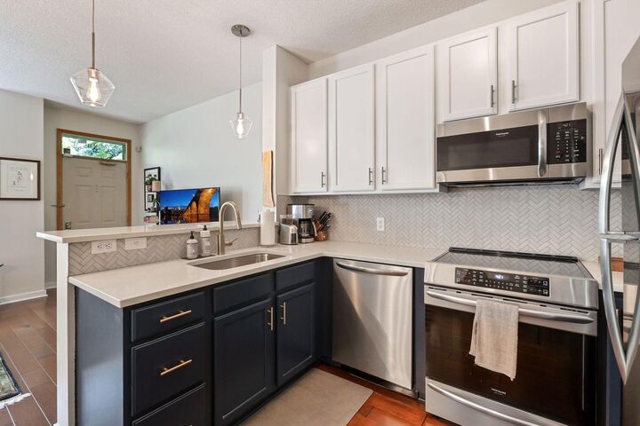 Property Photo:  615 N 1st Street 115  MN 55401 
