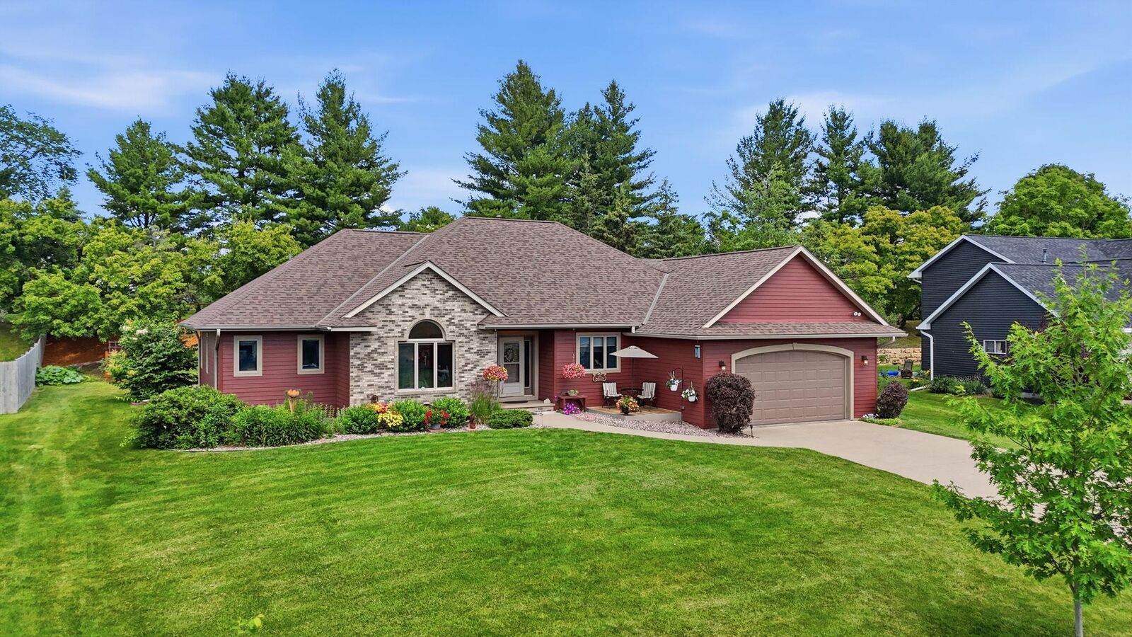 Property Photo:  2311 Golf View Drive  WI 54022 