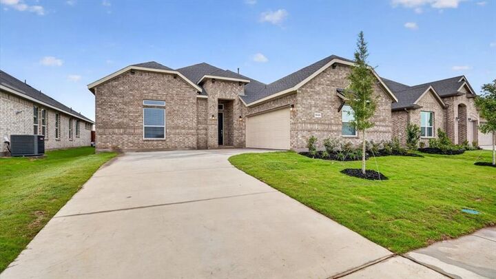 Property Photo: 3325 Seaside Street TX 76065