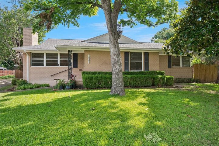 Property Photo: 1631 Macmanus Drive TX 75228