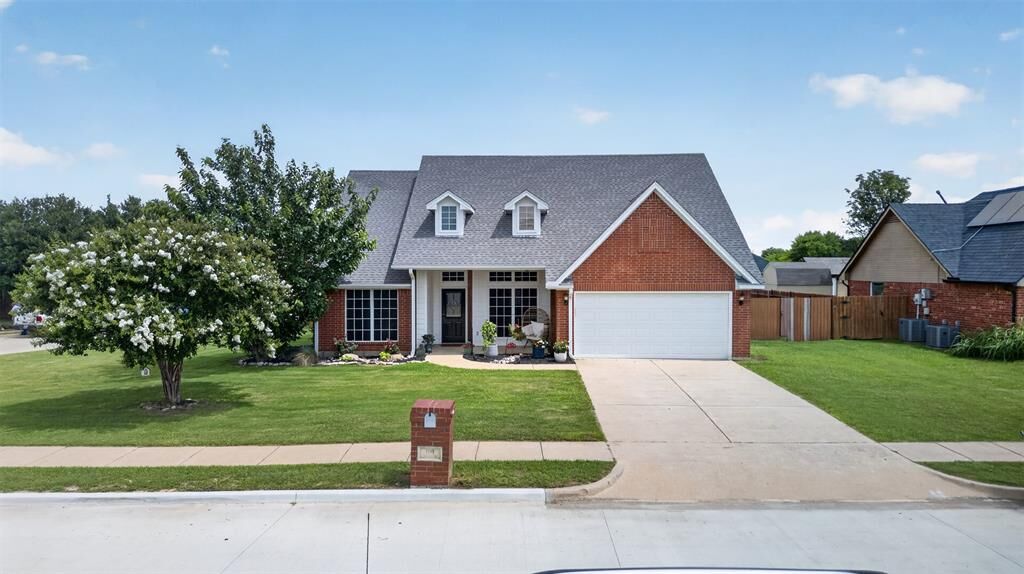 Property Photo: 100 Radecke Road TX 76249