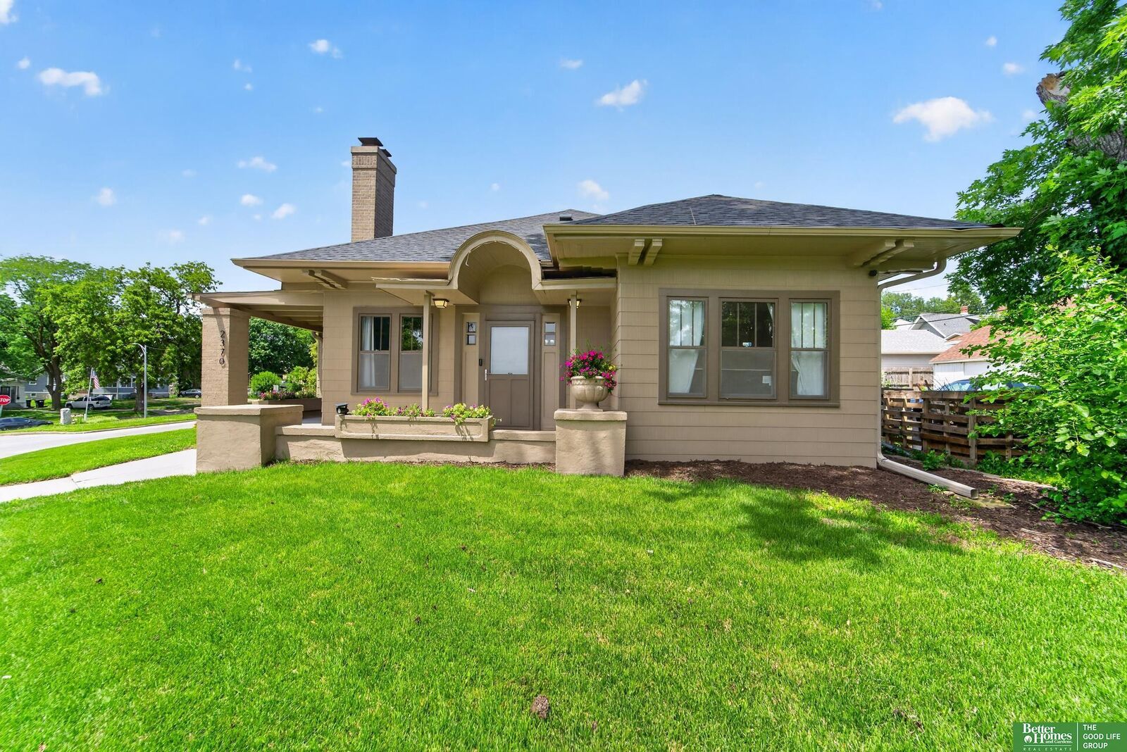 Property Photo: 2370 Fontenelle Boulevard NE 68104