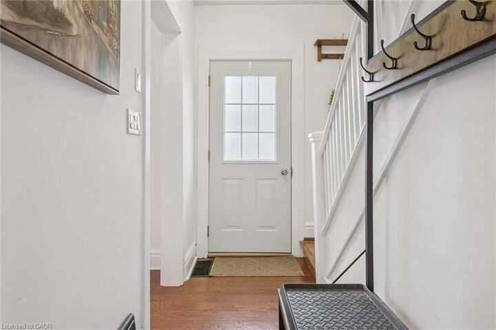 Property Photo:  136 Alma Street N  ON N1H 5X4 