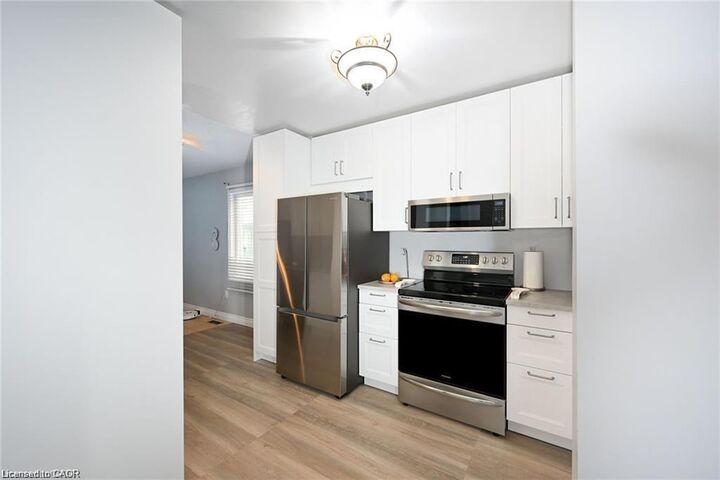 Property Photo:  8 Buss Court  ON L2V 5B1 