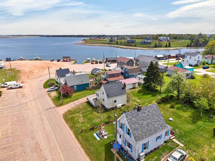 Property Photo:  105 Riverside Drive  PE C0A 1X0 