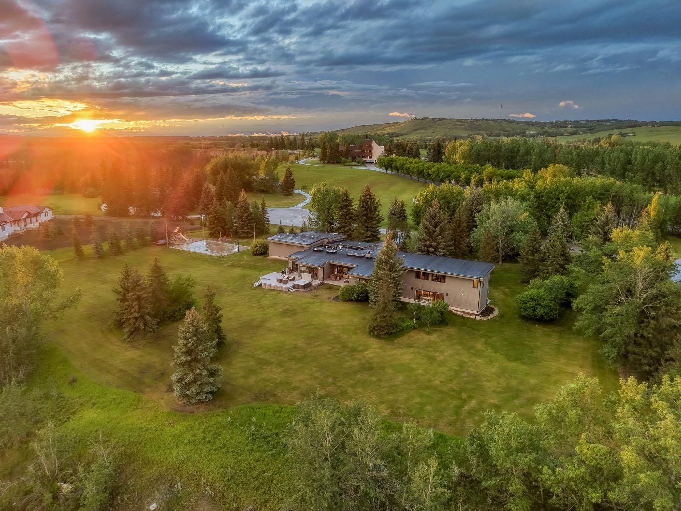 Property Photo:  183 Pinebrook Way SW  AB T3Z 3K3 