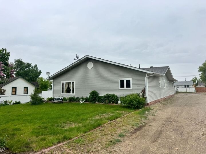 Property Photo: 10208 113 Street AB T0H 1L0