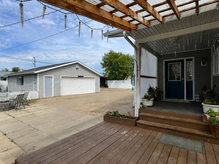 Property Photo:  10208 113 Street  AB T0H 1L0 
