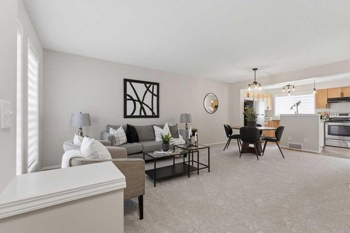 115 Elgin Meadows View SE — photo 1