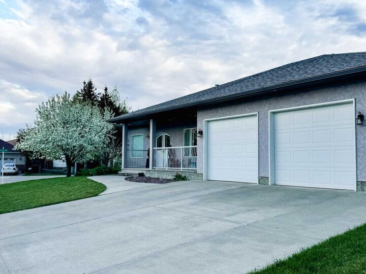 Property Photo: 201 Aspen Way AB T0L 2B0