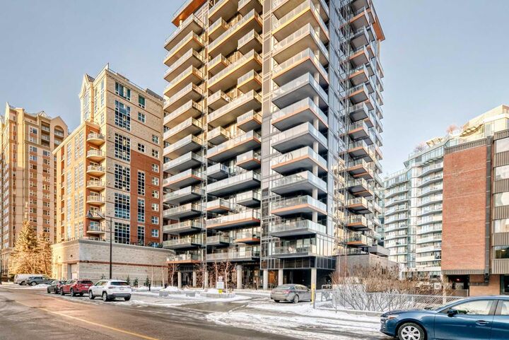 Property Photo: 730 2 Avenue SW 1012 AB T2P 1R8