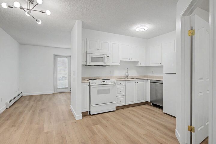 Property Photo: 6818 Pinecliff Grove NE 3129 AB T1Y 7L2