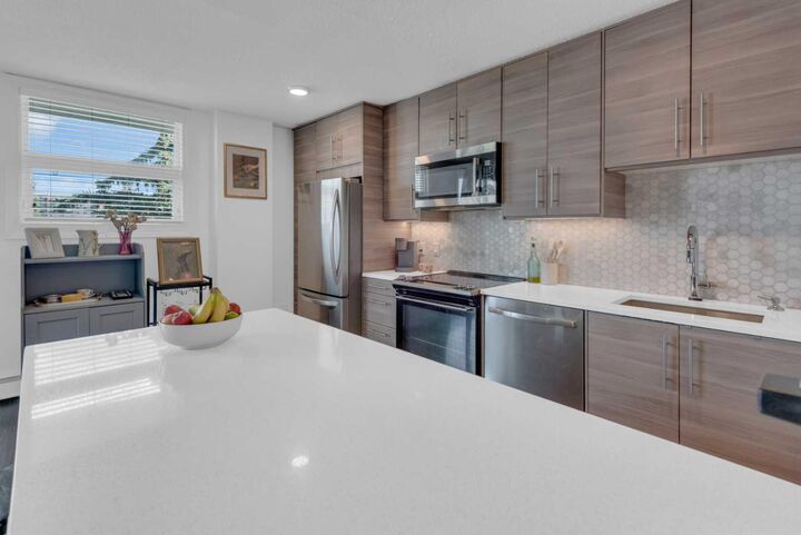Property Photo: 1027 Cameron Avenue SW 510 AB T2T 0K3